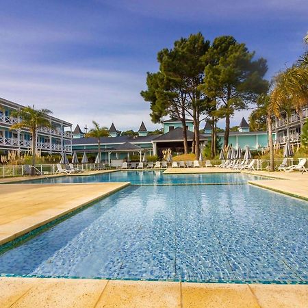 Howard Johnson Hotel & Convention Center Madariaga - Carilo Exterior foto