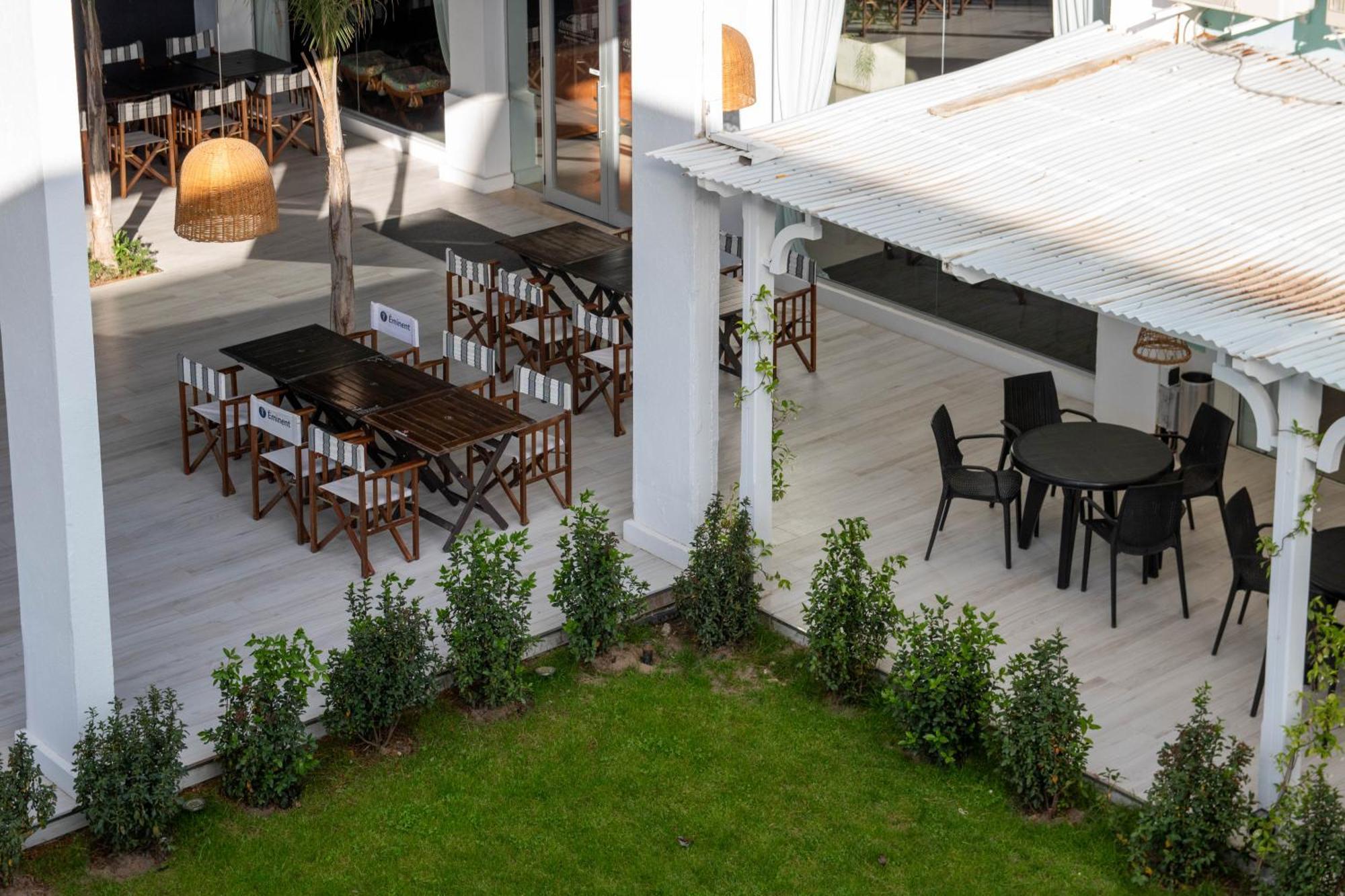 Howard Johnson Hotel & Convention Center Madariaga - Carilo Exterior foto