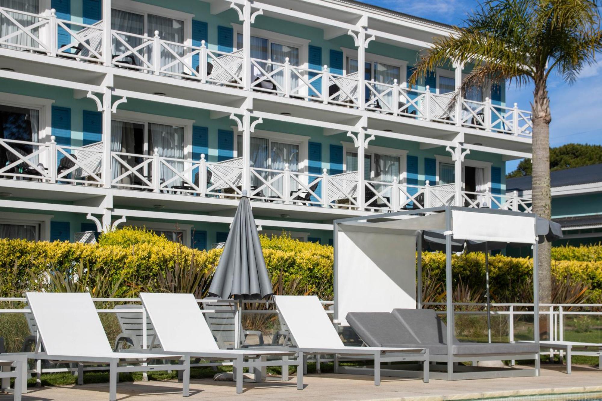 Howard Johnson Hotel & Convention Center Madariaga - Carilo Exterior foto